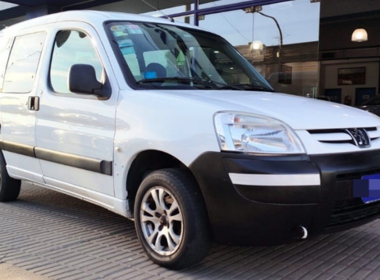 Vehículo Peugeot Partner Comfort 1.4, año 2014