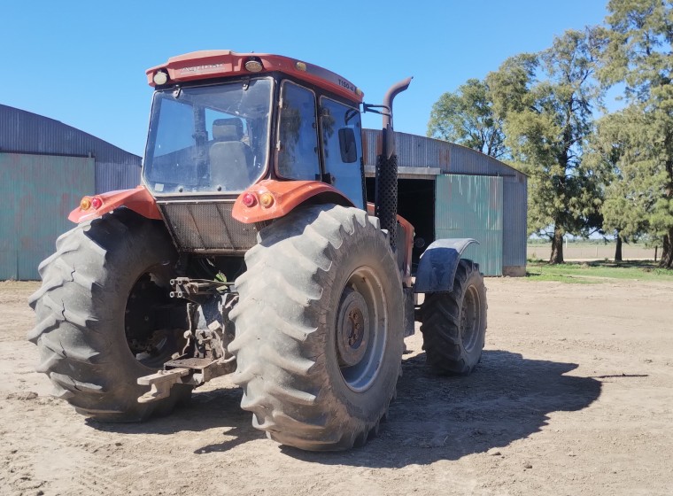 Tractor Agrinar T150-4, año 2014