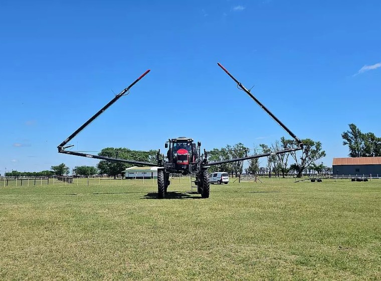 Pulverizadora Massey Ferguson R525, año 0