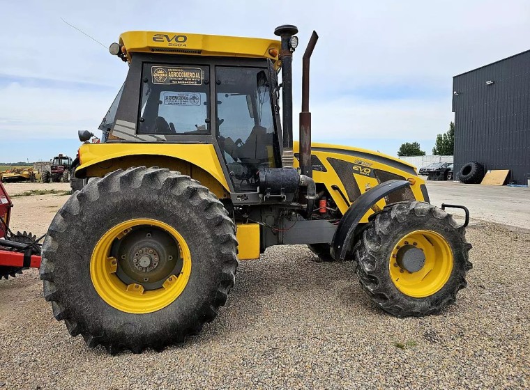 Tractor Pauny EVO 250 A, año 2016