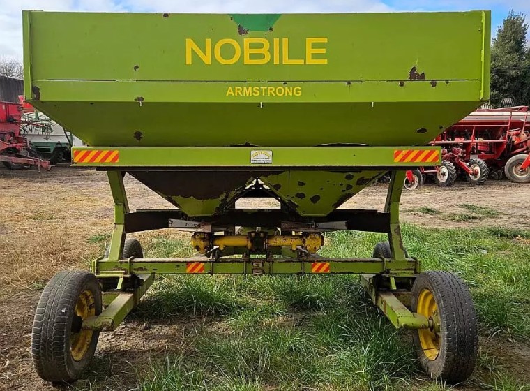 Fertilizadora Nobile 3000 lts, año 2015
