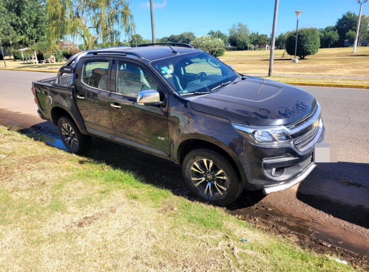 Vehículo Chevrolet S10 LTZ, año 2020
