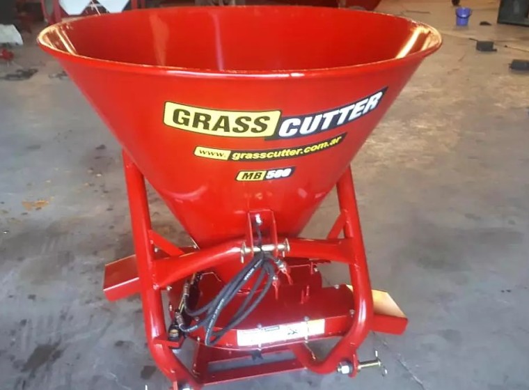 Fertilizadora Grass-Cutter MB 500 TP, año 0