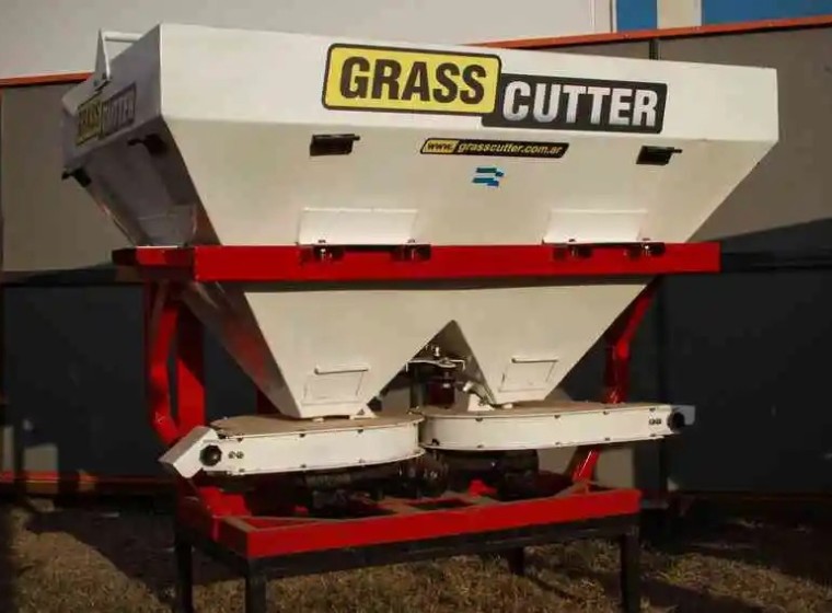 Fertilizadora Grass-Cutter MB 1500 TP, año 0