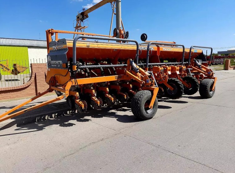 Sembradora Agrometal TX Mega 1652, año 2013