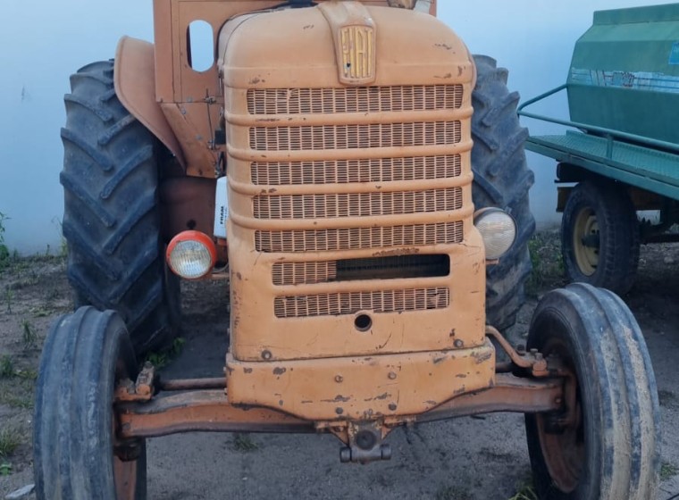 Tractor Fiat 60R, año 1