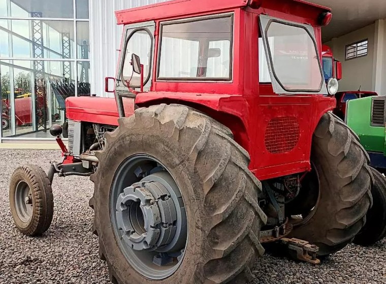 Tractor Massey Ferguson 1098, año 1