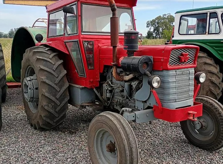 Tractor Massey Ferguson 1098, año 1