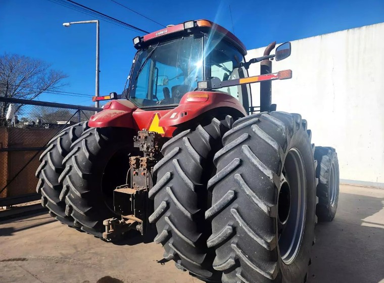 Tractor Case Magnum 305, año 2009