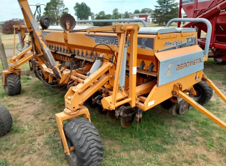 Sembradora Agrometal TX Mega 1635, año 2009