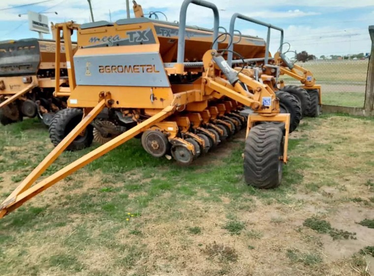 Sembradora Agrometal TX Mega 1635, año 2009