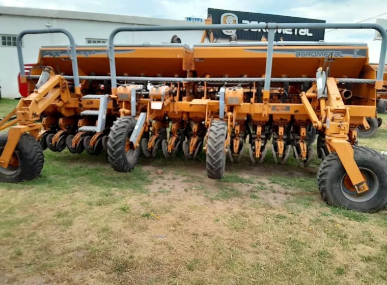Sembradora Agrometal TX Mega 1635, año 2009