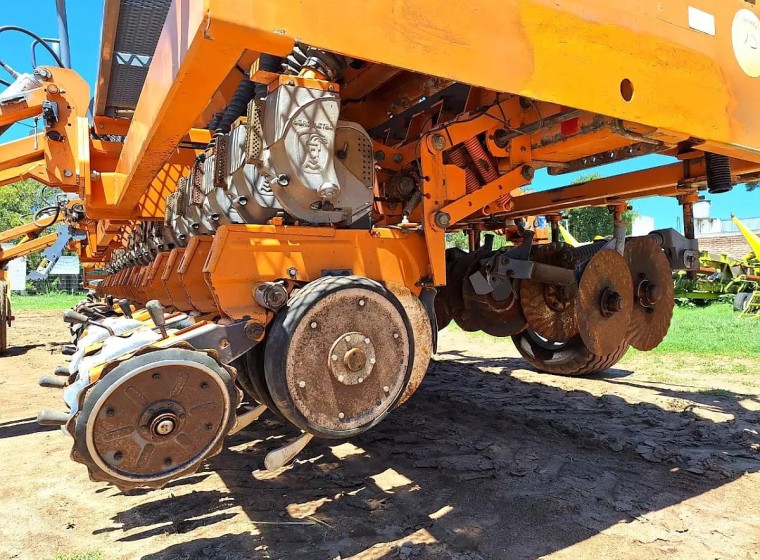 Sembradora Agrometal TX Mega 2235, año 2016