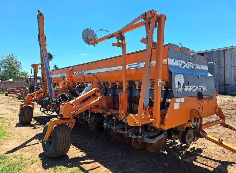 Sembradora Agrometal TX Mega 2235, año 2016