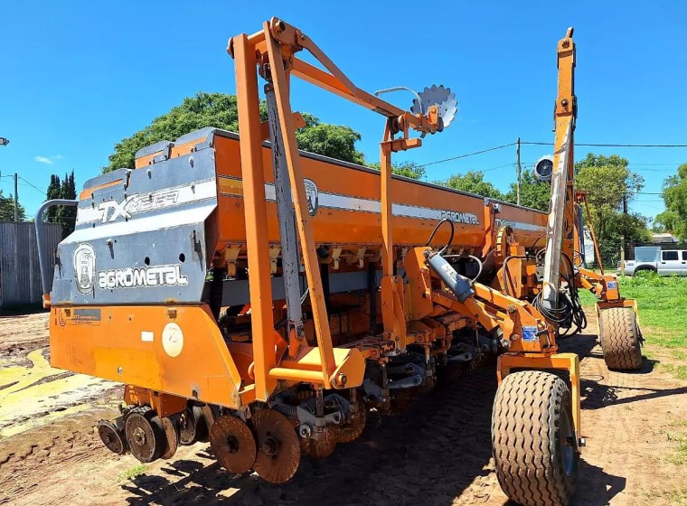 Sembradora Agrometal TX Mega 2235, año 2016