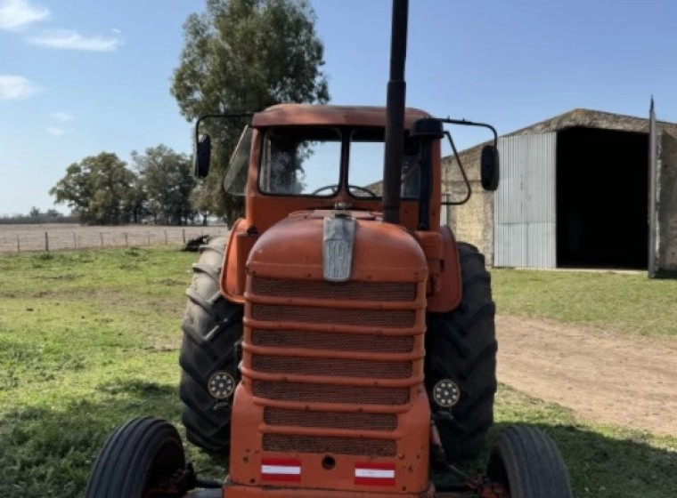 Tractor Fiat R60, año 1980