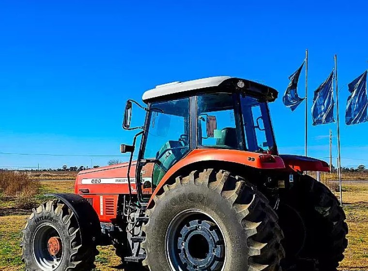 Tractor Massey Ferguson 680 ADV, año 2008