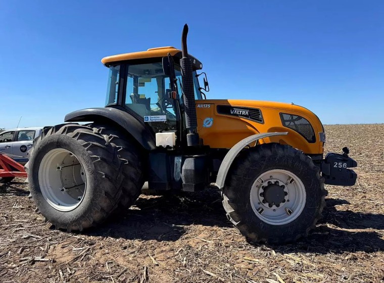 Tractor Valtra AR 175, año 2016