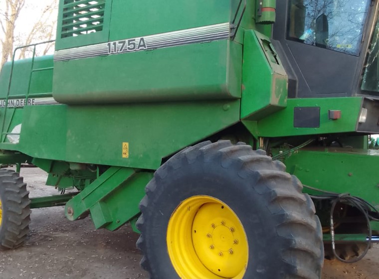 Cosechadora John Deere 1175A, año 2002