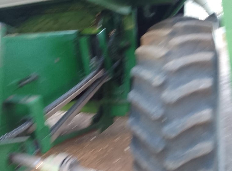 Cosechadora John Deere 1175A, año 2002