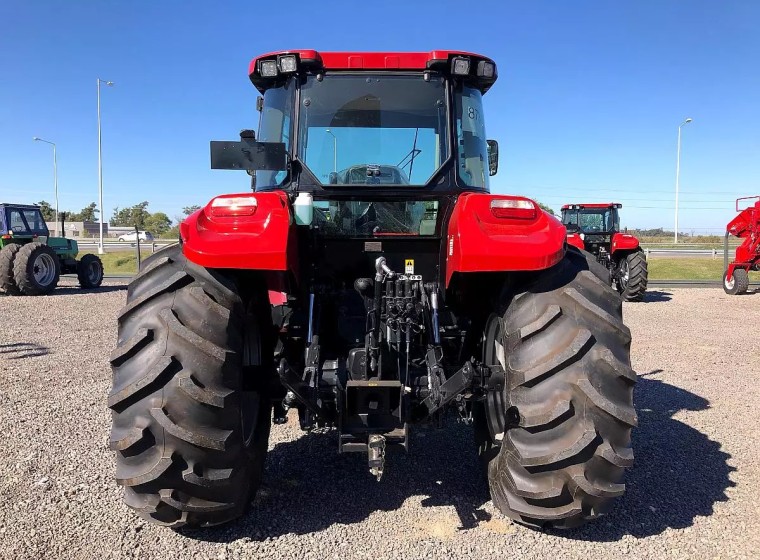 Tractor Case 130A, año 0