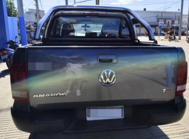 Vehículo Volkswagen Amarok Comfortline 2.0, año 2017