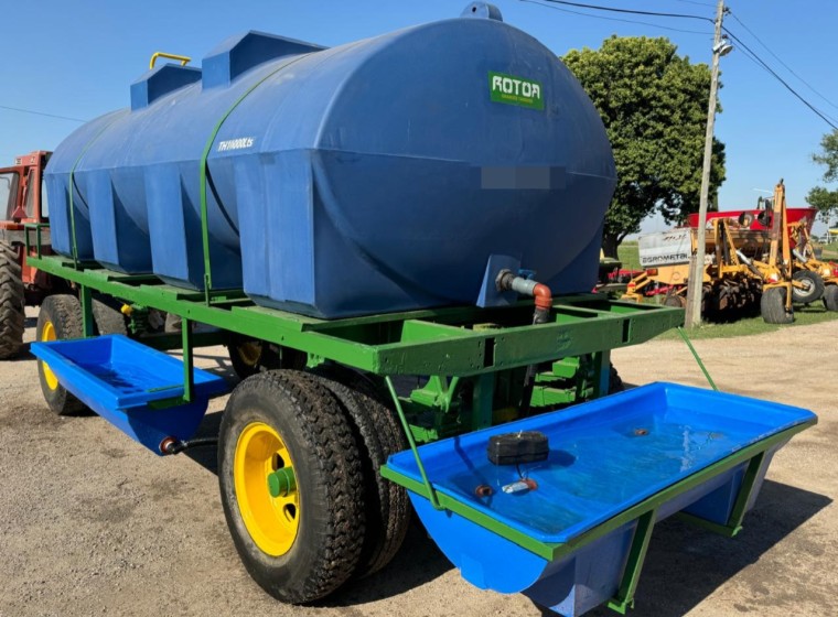Acoplado Rotor 10000 lts con bebederos, año 1