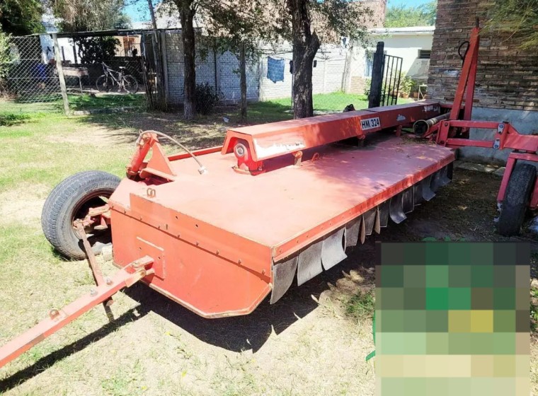 Desmalezadora Yomel HM 324, año 2015