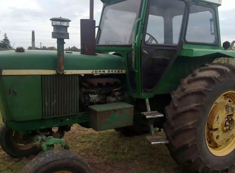 Tractor John Deere 2420, año 1976