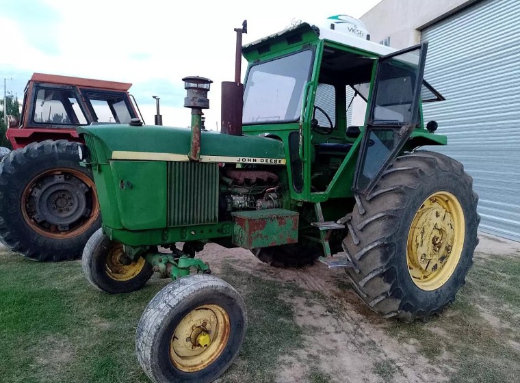 Tractor John Deere 2420, año 1976