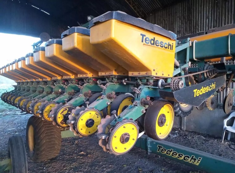 Sembradora Tedeschi 99 1252, año 2004