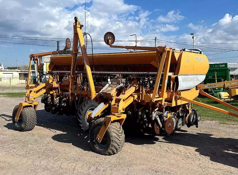 Sembradora Agrometal MXY 2717, año 2010