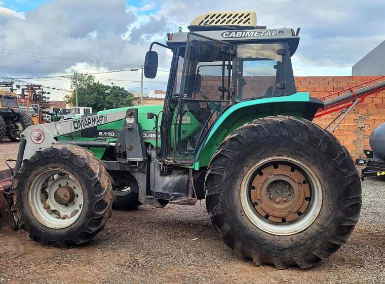 Tractor Agco Allis 6.110 con pala, año 2011