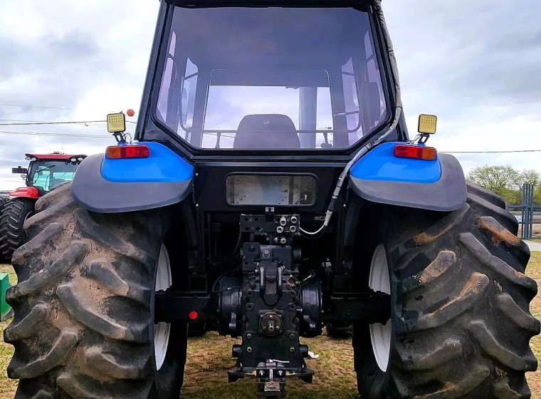 Tractor New Holland TM 150, año 2005