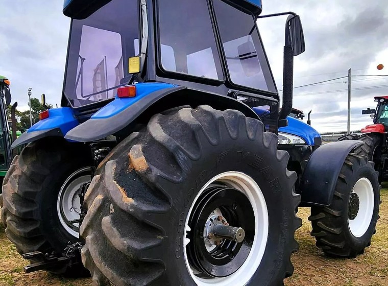 Tractor New Holland TM 150, año 2005