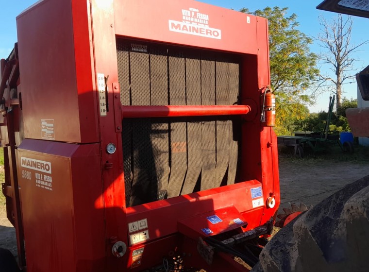 Rotoenfardadora Mainero 5880, año 1