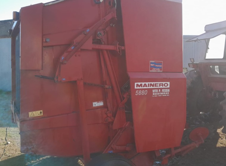 Rotoenfardadora Mainero 5880, año 1