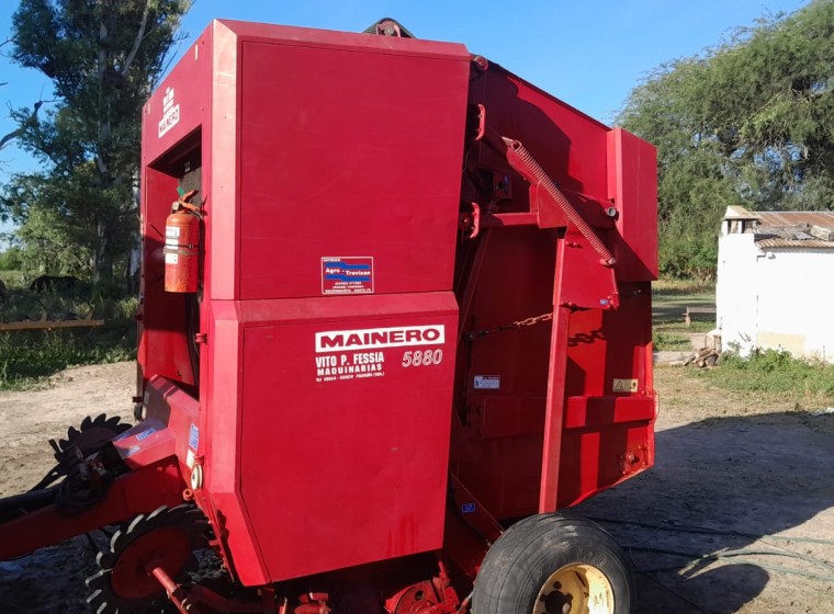 Rotoenfardadora Mainero 5880, año 1