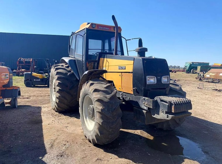 Tractor Valtra BH180, año 2006