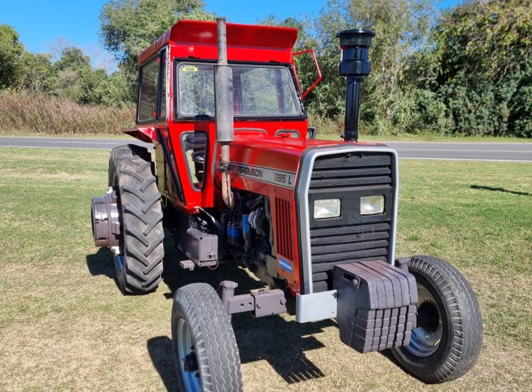 Tractor Massey Ferguson 1195, año 1