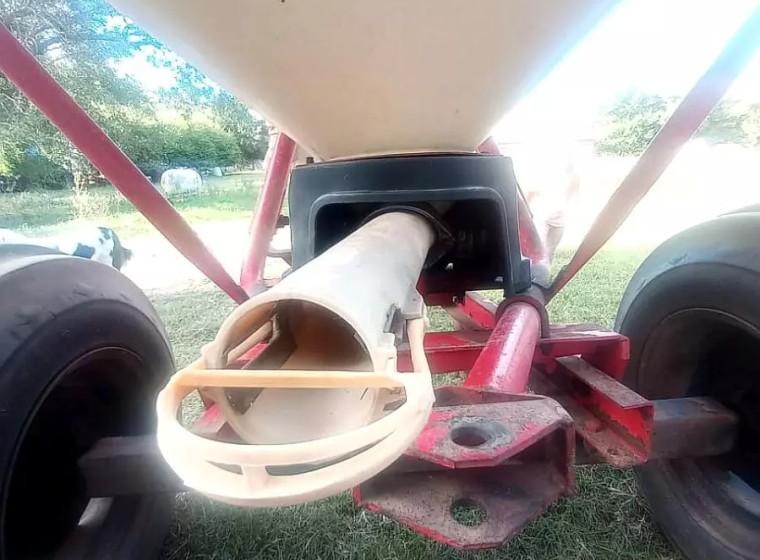 Fertilizadora Tanzi GL 1002 T, año 2000