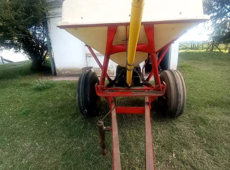 Fertilizadora Tanzi GL 1002 T, año 2000
