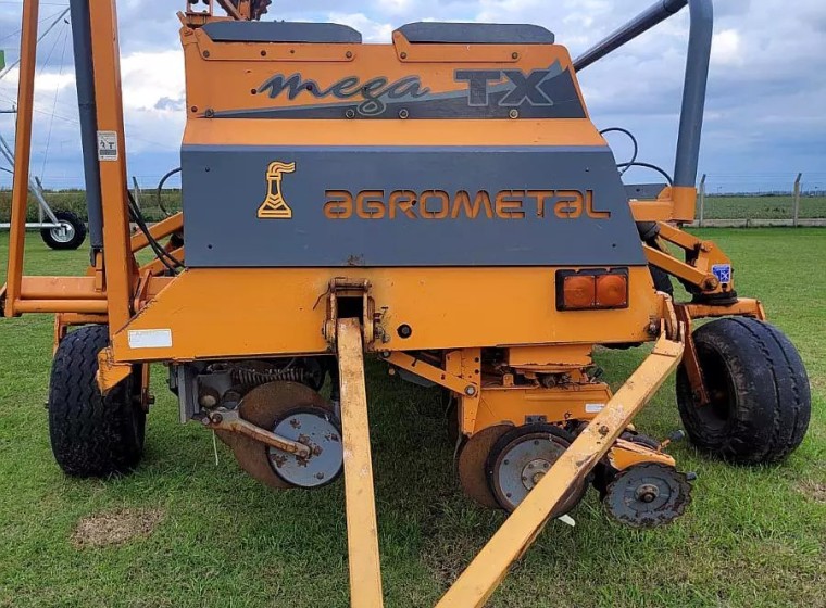 Sembradora Agrometal TX Mega 1652, año 2008