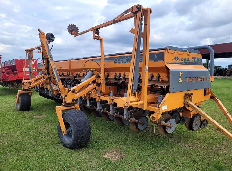 Sembradora Agrometal TX Mega 1652, año 2008