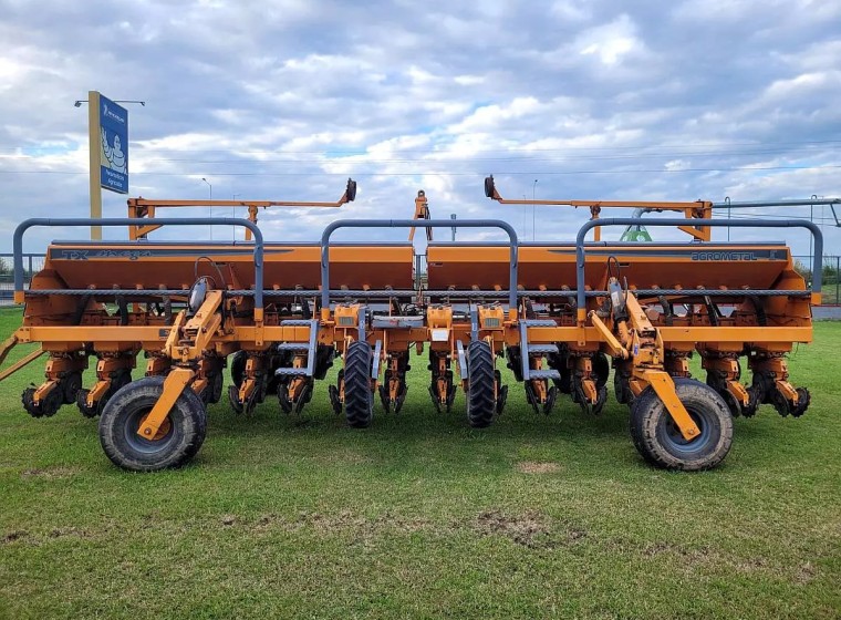 Sembradora Agrometal TX Mega 1652, año 2008