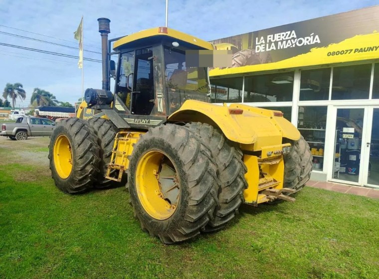 Tractor Pauny 500 C, año 2011