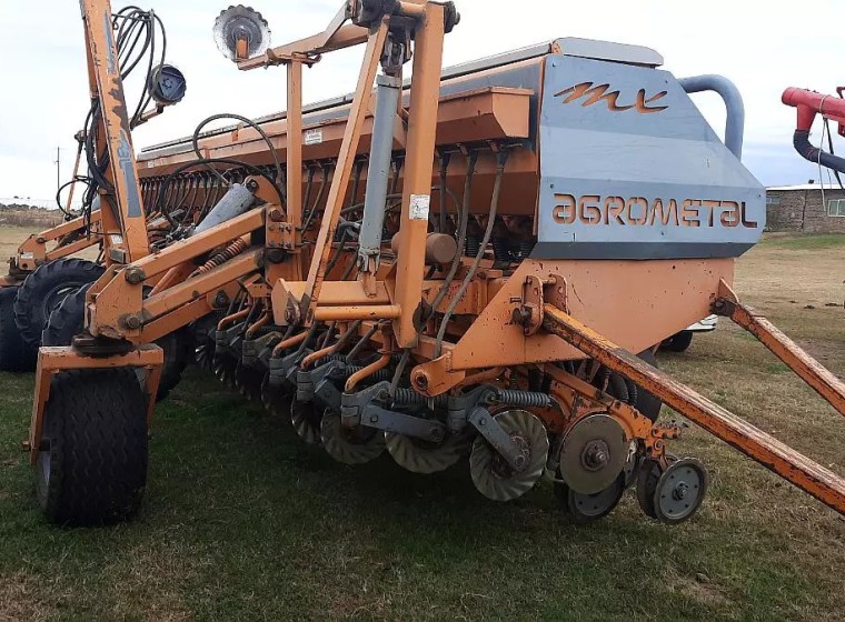 Sembradora Agrometal MX 3321, año 2005