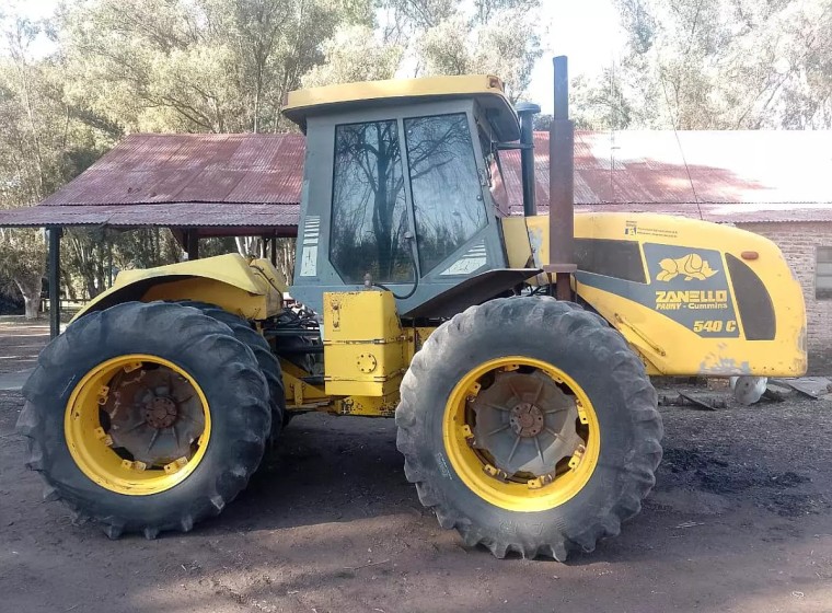 Tractor Pauny 540 C, año 2004