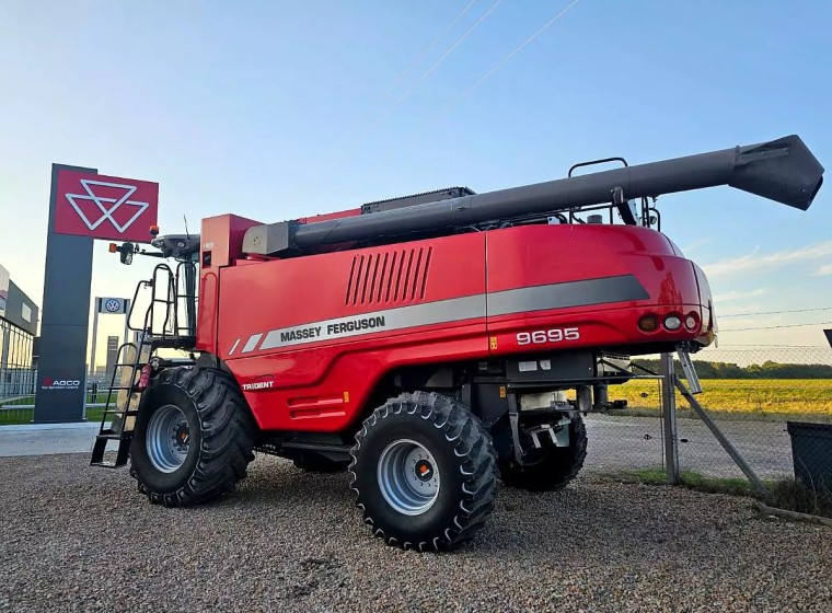 Cosechadora Massey Ferguson 9695, año 2017