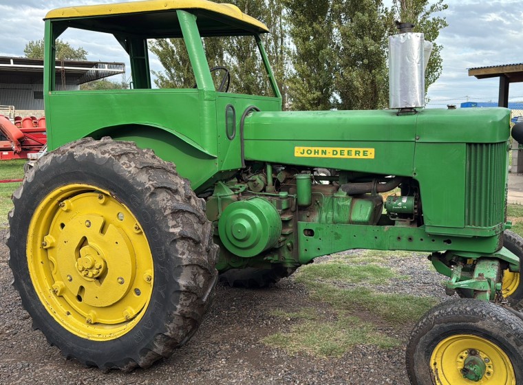 Tractor John Deere 730, año 1